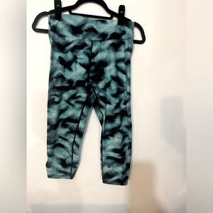 Calvin Klein Performance Blue & Black Abstract Print Cropped Capris Pants Medium